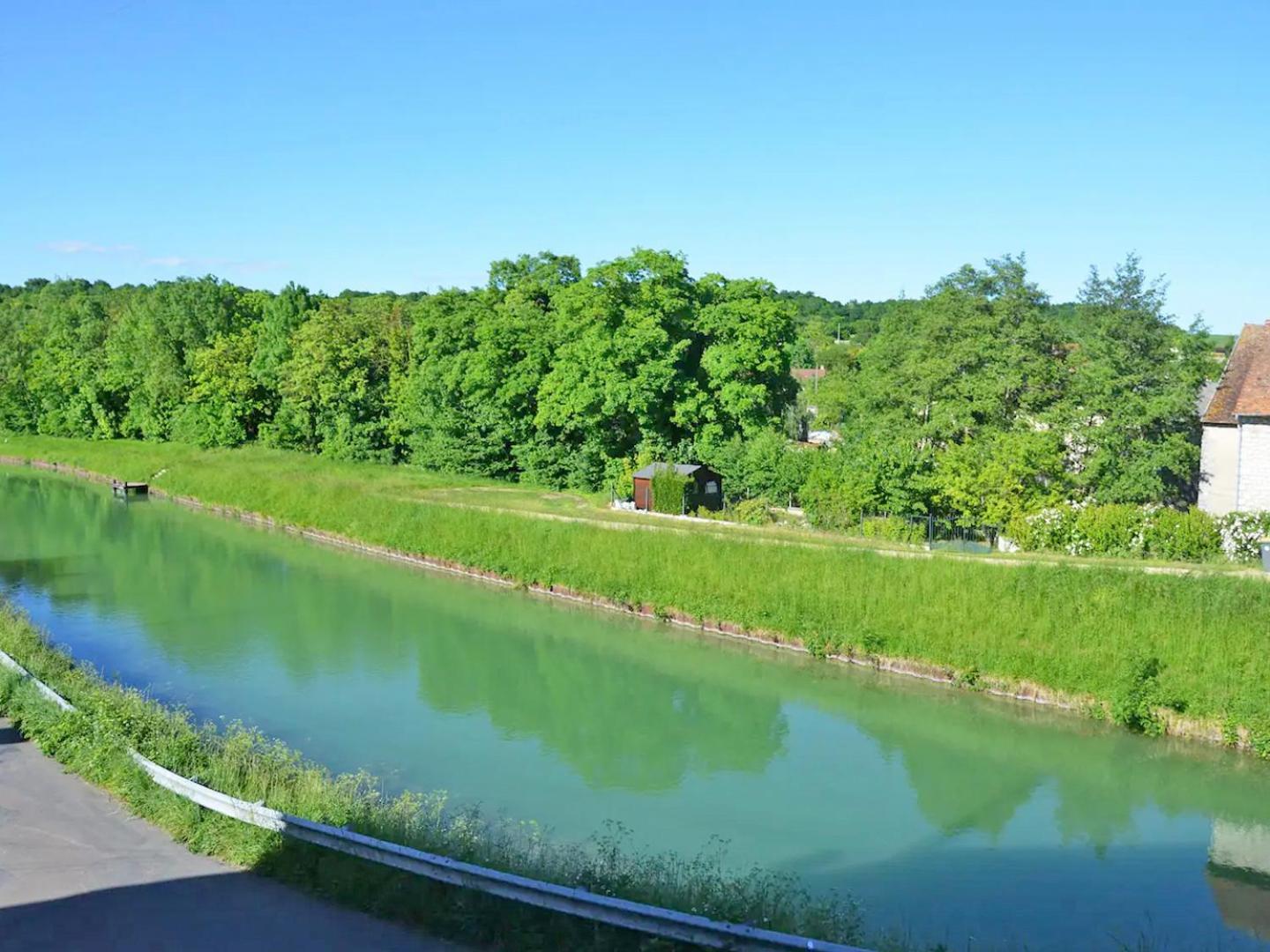 Grand T2 Renove - Bord Du Canal - Commerces A Pied Moret-sur-Loing Esterno foto